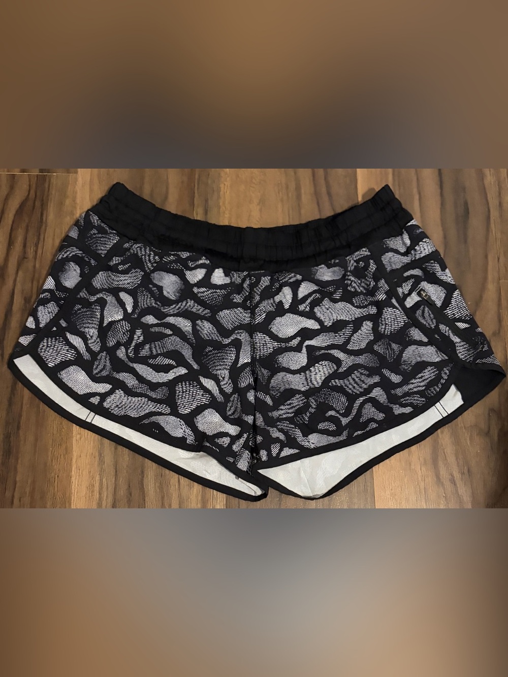 Lululemon Tracker Short IV - Mini Warp Print